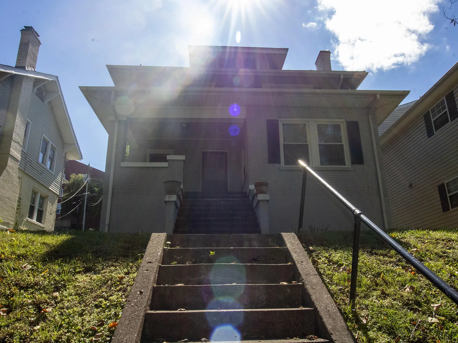1 bed, 1.0 bath, 1036 sqft, $1,200 — Photo 2
