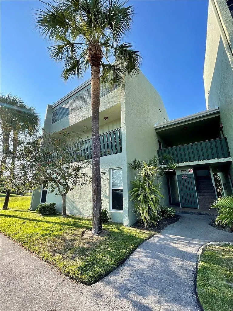 Sun And Lake Condo — Photo 1