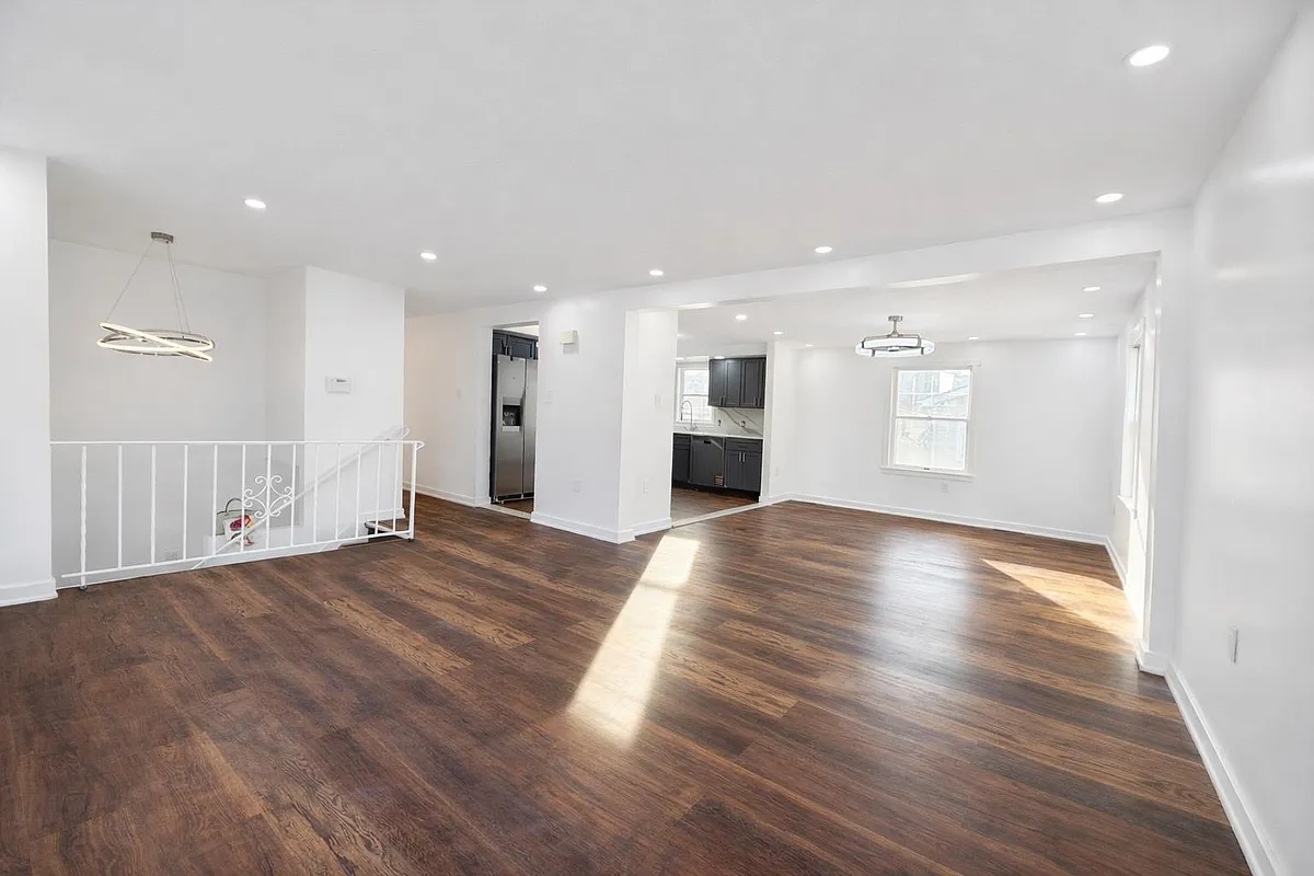 Building Photo - 87 Merseles St #2