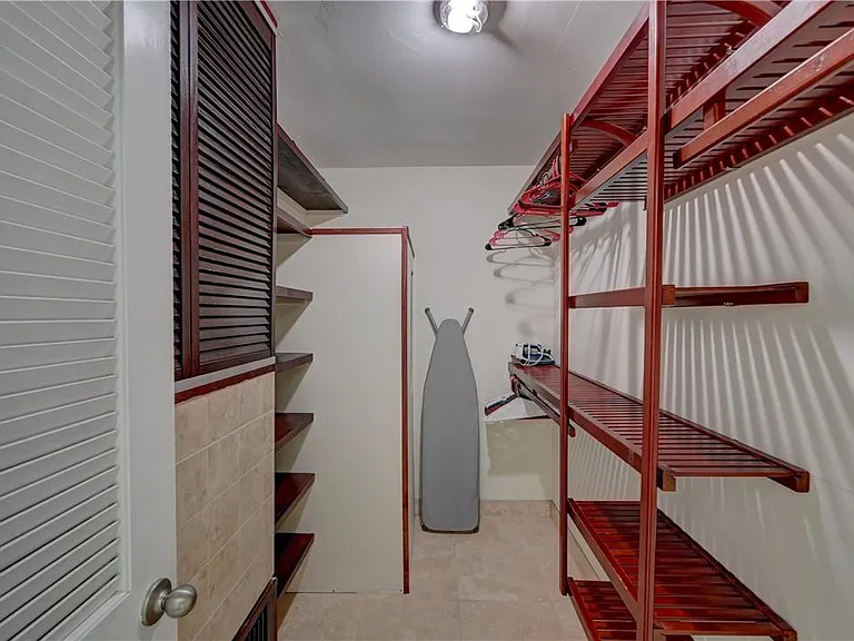 840 SW 7th St — Photo 19
