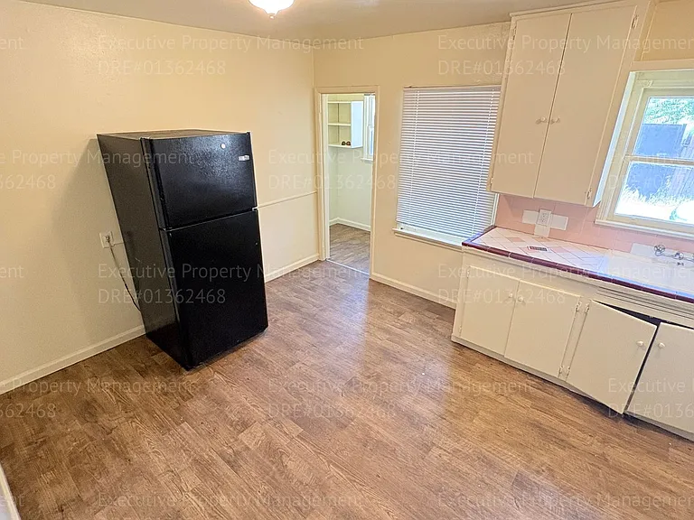 2321 N Inyo St — Photo 16