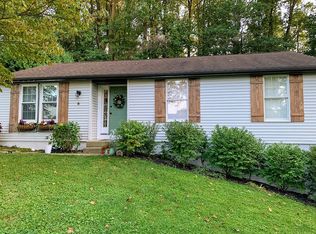 8 Contour Rd, Mount Airy, MD 21771