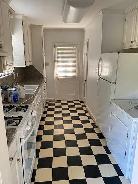 3 bed, 974 sqft, $1,650 — Photo 2