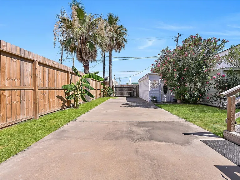 1820 Market St #2 — Photo 32