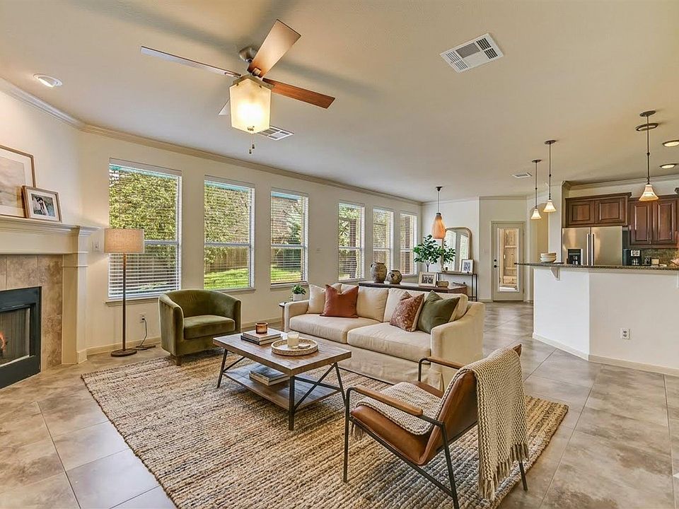 1st image of 109 Choke Canyon Ln