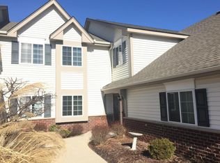 542 Pewaukee Rd, Pewaukee, WI 53072