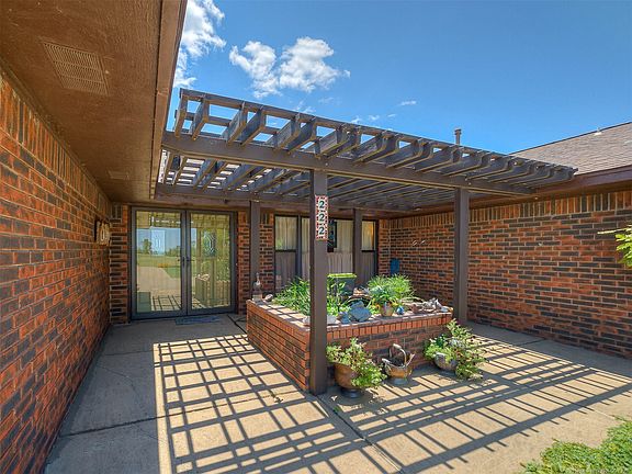 2nd image of 222 Hinton Blvd