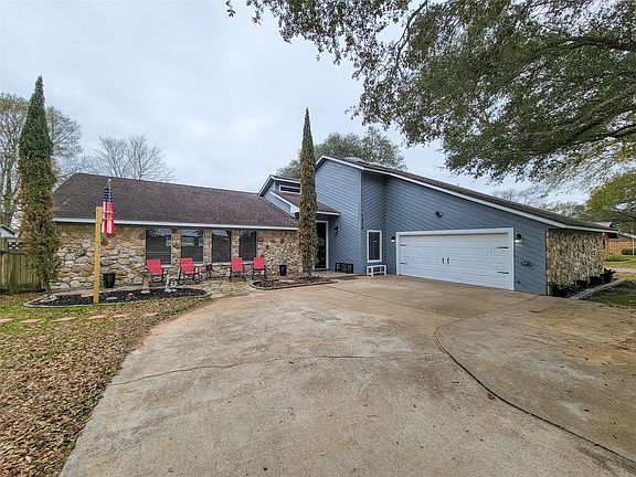 3rd image of 1512 Bell Oaks Dr