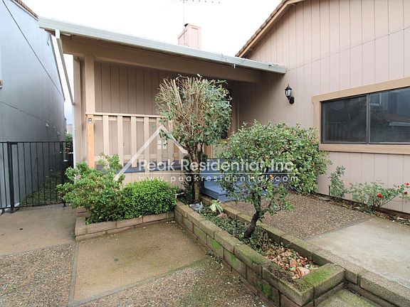 3rd image of 3083 Emerald Ct