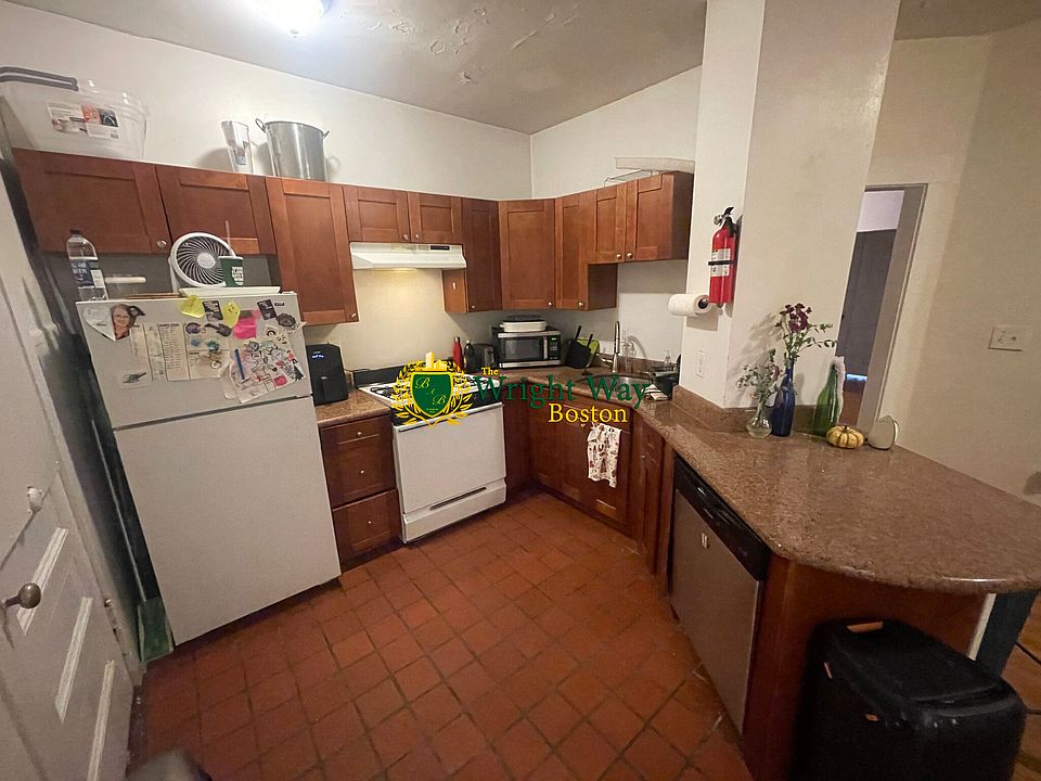 1st image of 62 Egmont St #5DW
