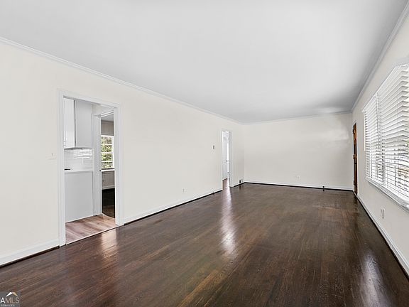 3rd image of 990 Lindridge Dr NE