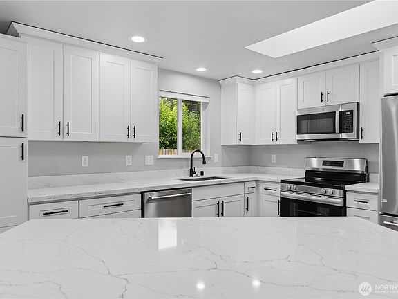 5th image of 1303 Beach Avenue