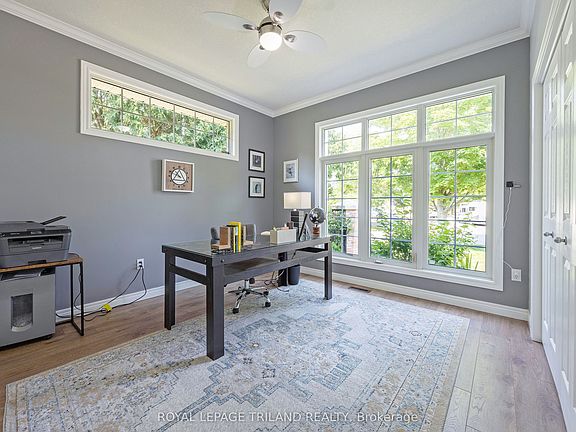 3rd image of 15 Augusta Cres