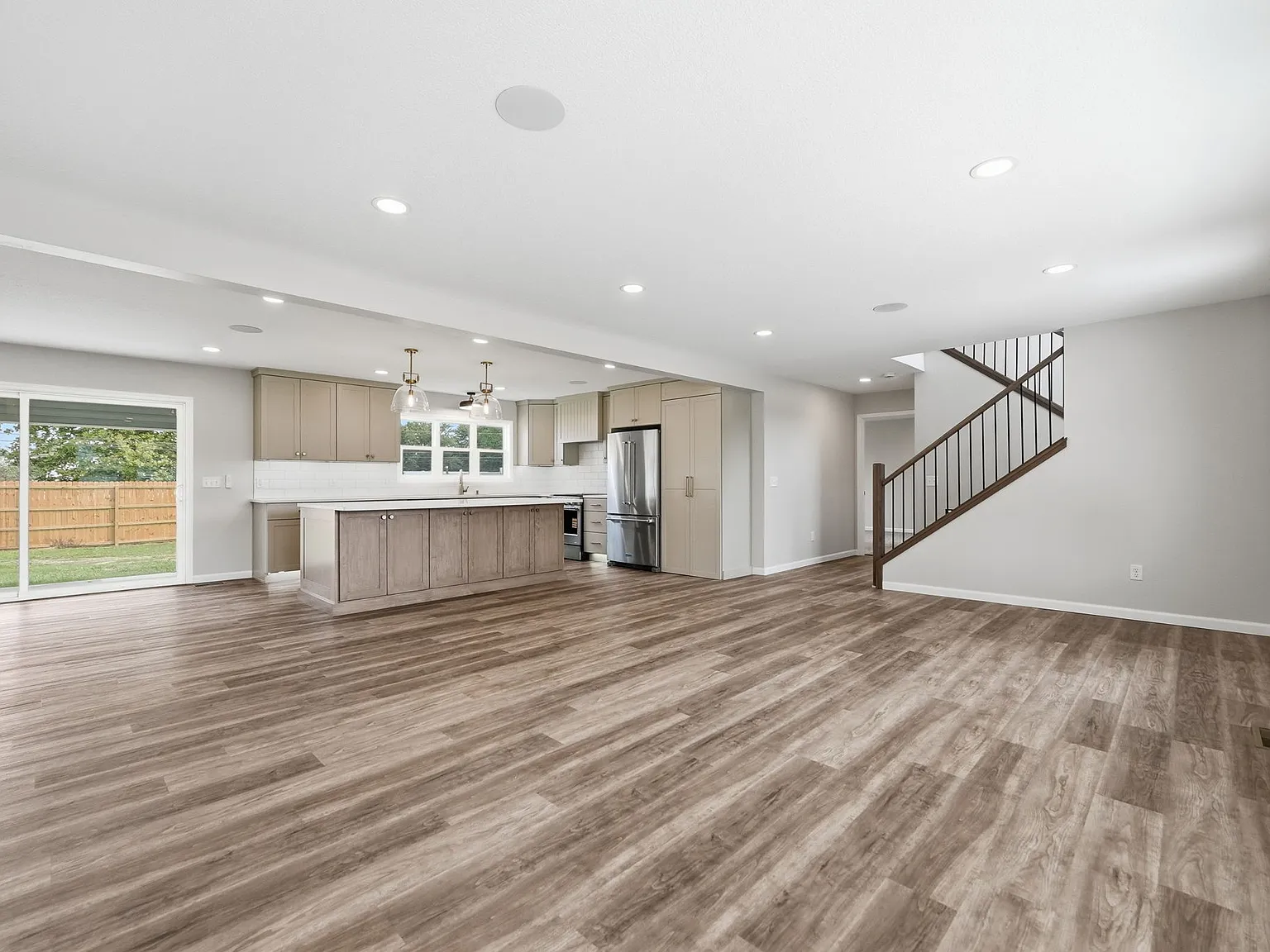 4 bed, 3804 sqft, $3,500 — Photo 2