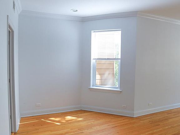 4th image of 1143 W Wellington Ave #3F
