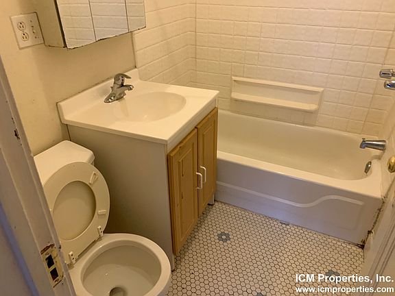 4th image of 4817 N Wolcott Ave APT 4821-3A