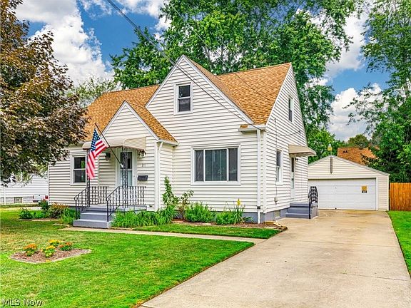 2nd image of 211 Marguerite Ave