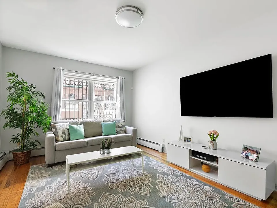 141 W 129th St #2