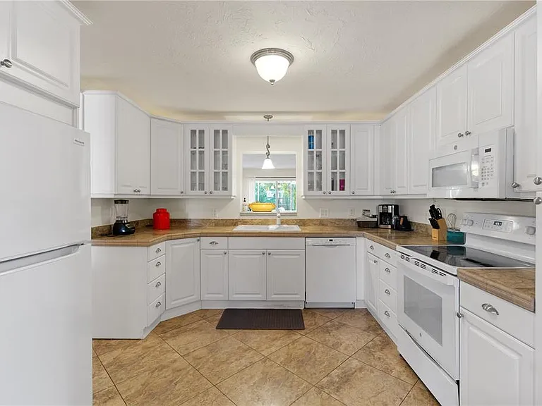 7860 Holiday Dr — Photo 10
