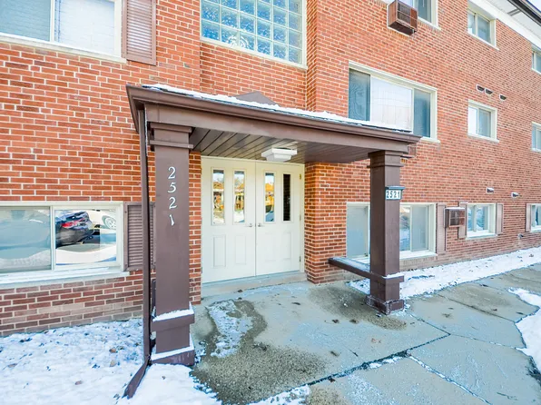 2521 Thatcher Ave APT 2D, River Grove, IL 60171