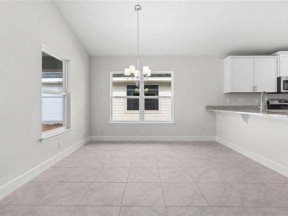 5th image of 39 RIVERINA DRIVE