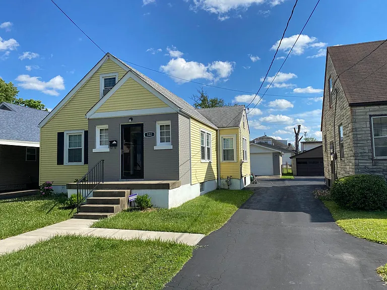 122 E Francis Ave — Photo 3