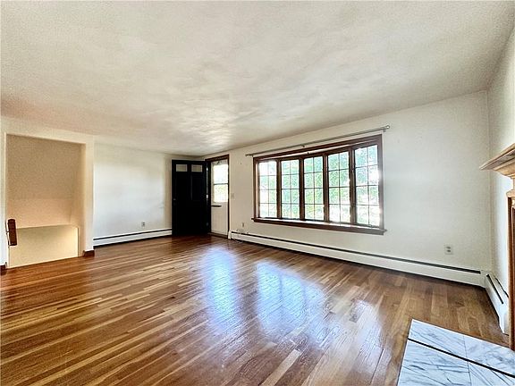 5th image of 105 Cora St