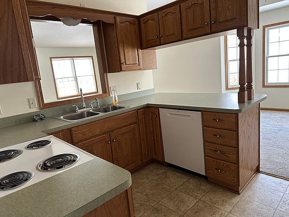 4th image of 961 McDonald Dr NE APT B