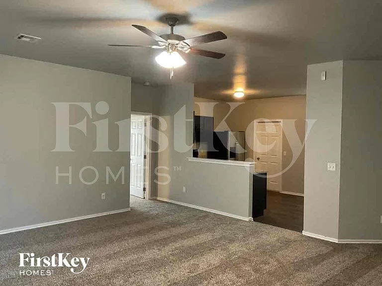 233 NE 21st Ct — Photo 5