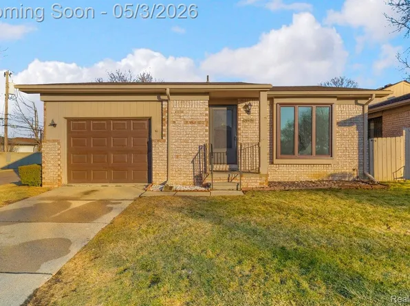 29454 Scarborough Dr, Warren, MI 48088