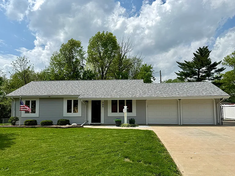 705 Saint Paul Ln — Photo 1
