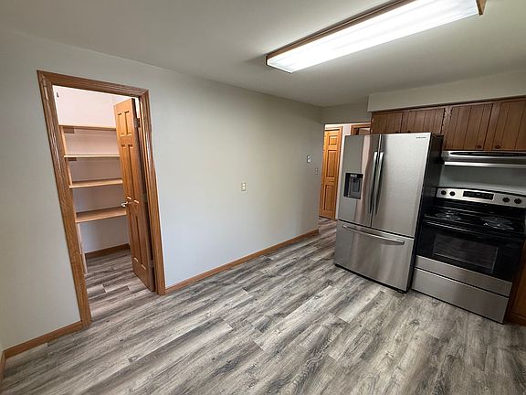 2nd image of 952 7th St #952