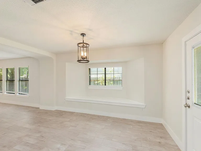 705 Catumet Dr — Photo 12