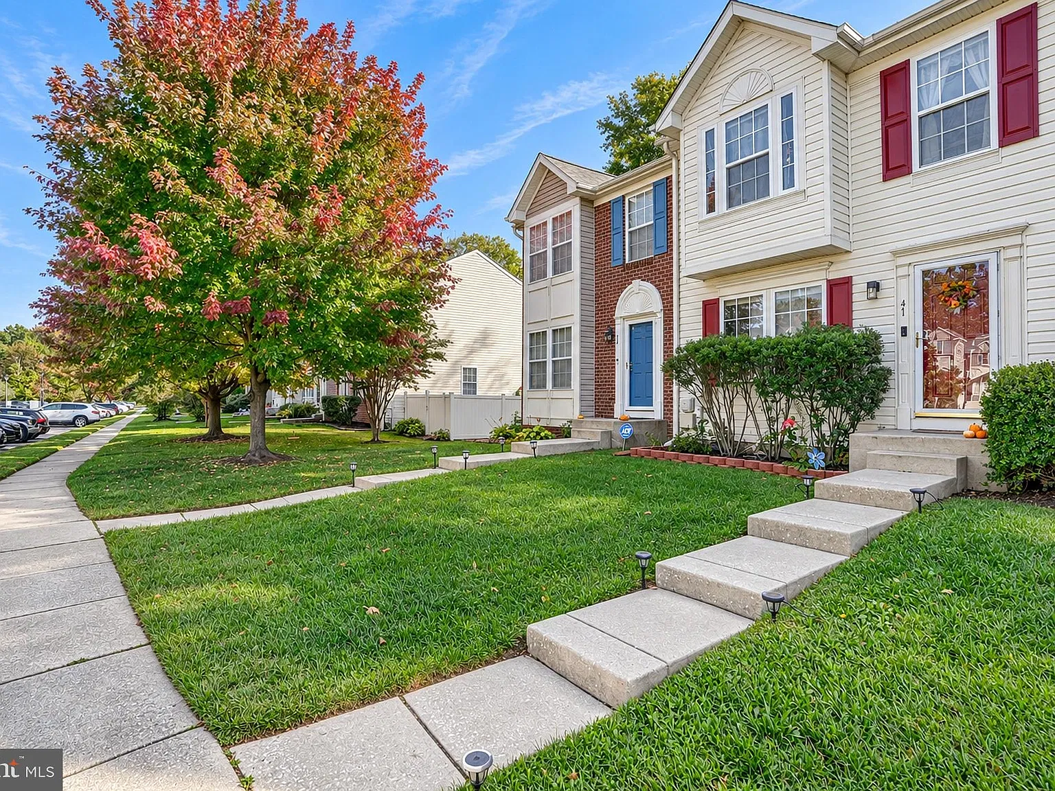 3 bed, 2.5 bath, 2252 sqft, $2,400 — Photo 1