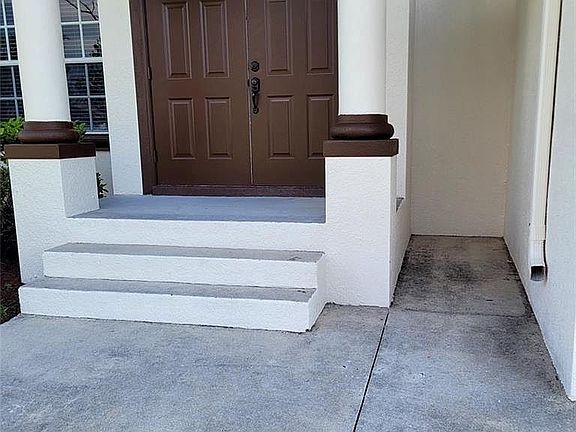 4th image of 417 SW 37th Ter