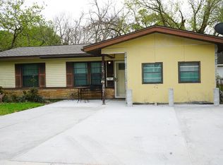 1017 W Snyder St, Alvin, TX 77511