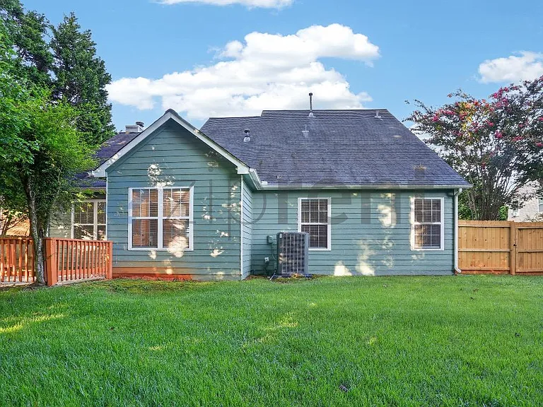 4972 Lake Park Cir — Photo 5