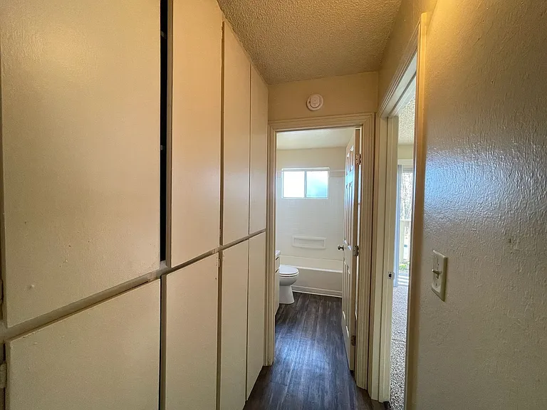 Sharis Apartments — Photo 27