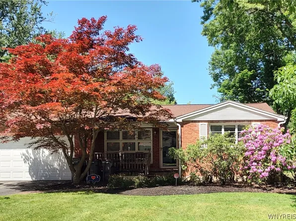 15 Forest Dr, Orchard Park, NY 14127