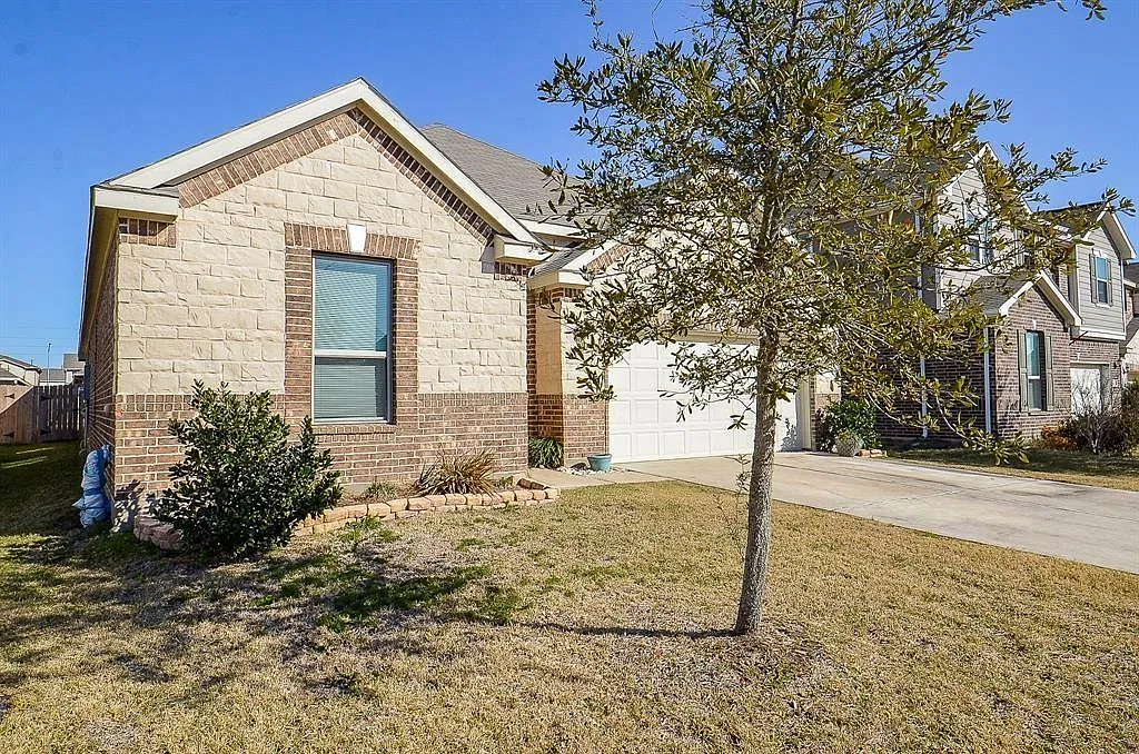 4 bed, 3.0 bath, 2180 sqft, $2,300 — Photo 1