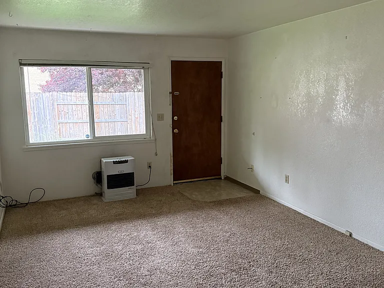 404 E Ivy St — Photo 5