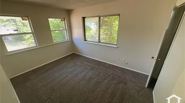 4 bed, 1071 sqft, $1,595 — Photo 2