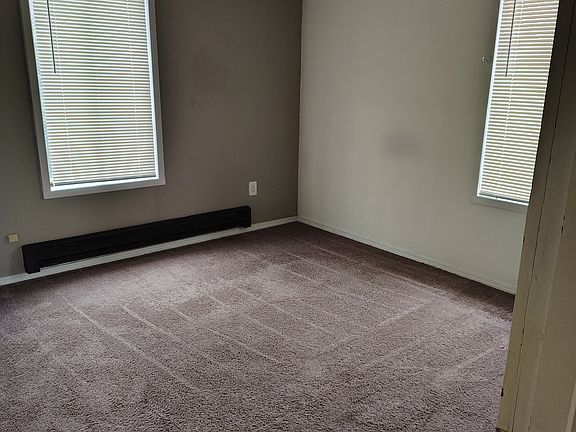 4th image of 103 Oak St E
