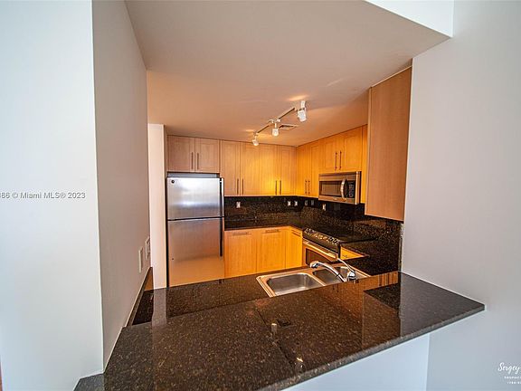 4th image of 511 SE 5th Ave #6
