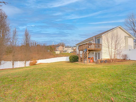 3rd image of 185 Aster Ln