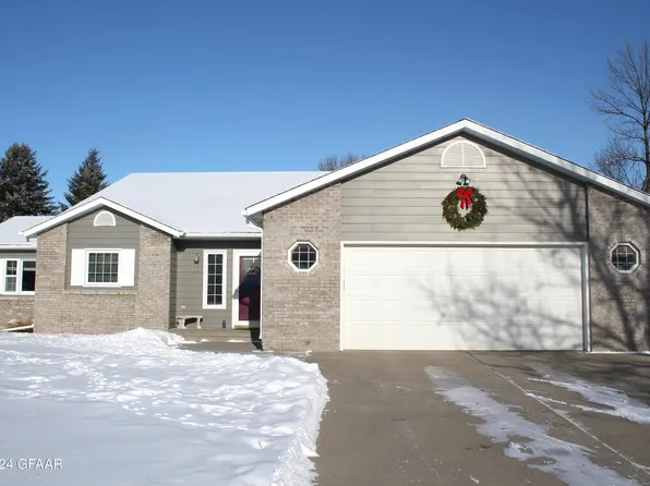 1320 21st St NW, East Grand Forks, MN 56721