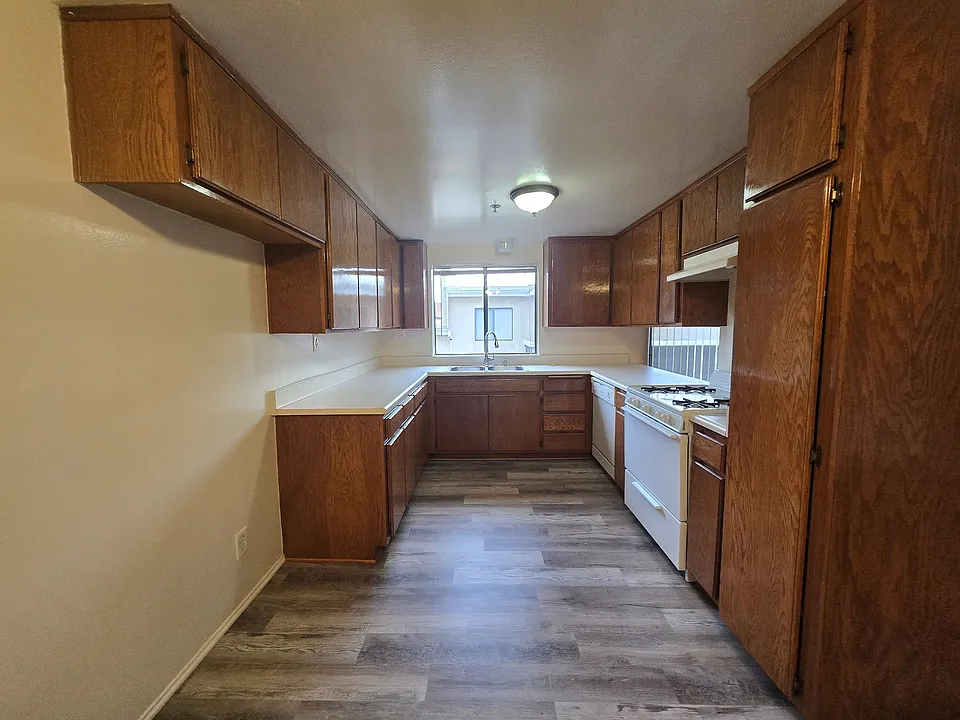 2474-2492 Montrose Ave #5
