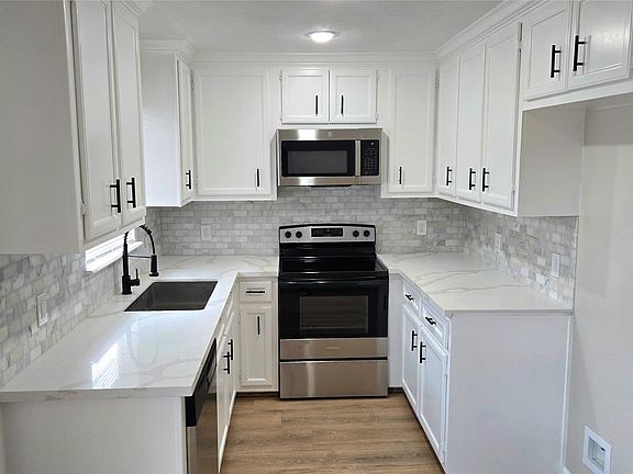 4th image of 3502 Magnolia Ave