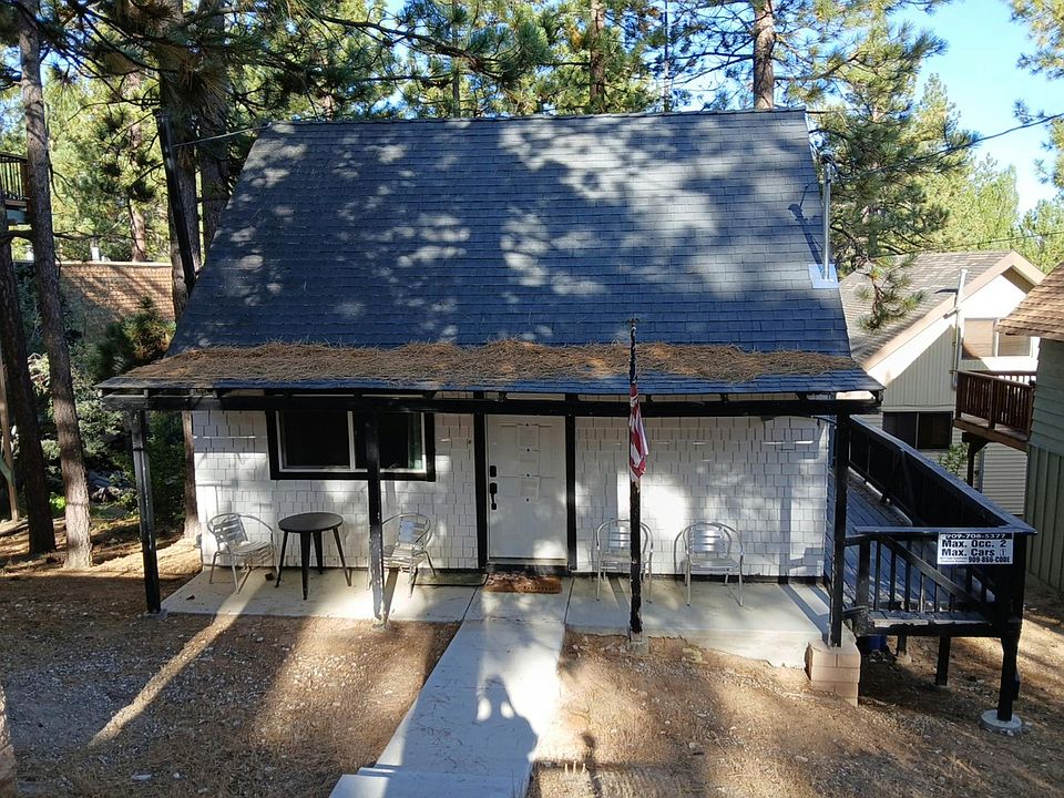 1st image of 688 Main St