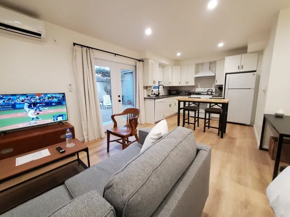 8973 W 24th St, Los Angeles, CA 90034